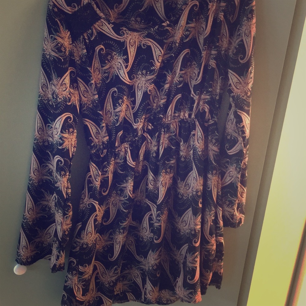 Long sleeve dress knee length